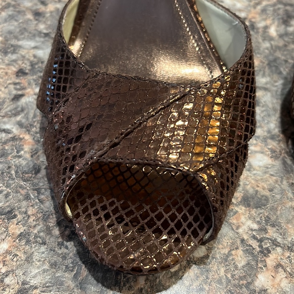 New Alfani leather bronze 3” heels - Picture 7 of 11